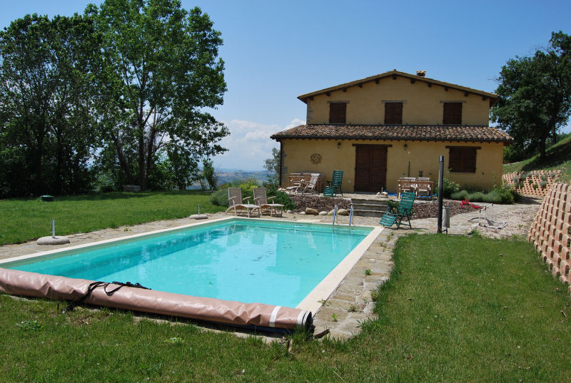 Country house with pool in Moresco