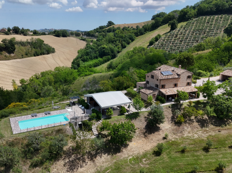 Agriturismo with glamping and pool