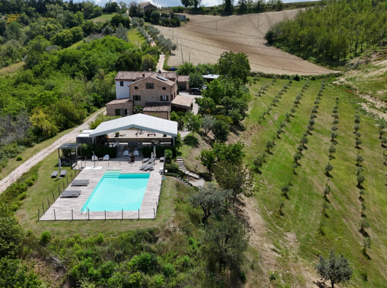 Agriturismo with glamping and pool