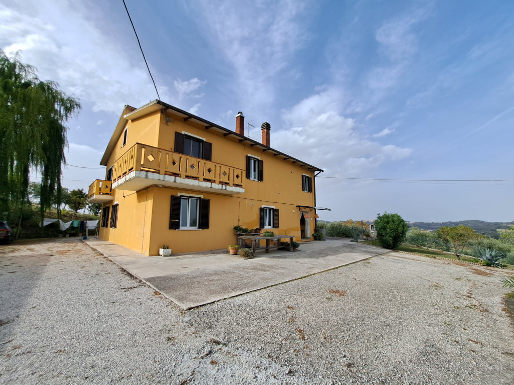 Agriturismo with sea view in Le Marche