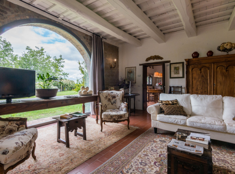 Farmhouse with pool in San Ginesio