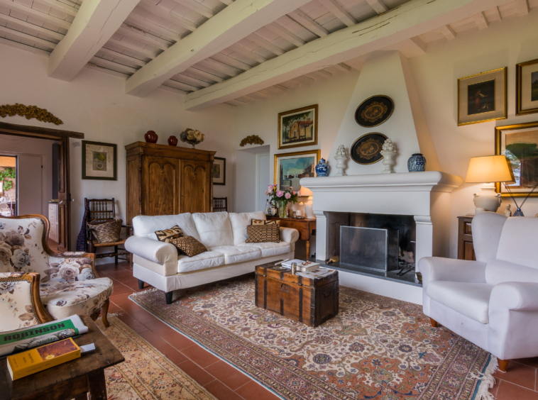 Farmhouse with pool in San Ginesio