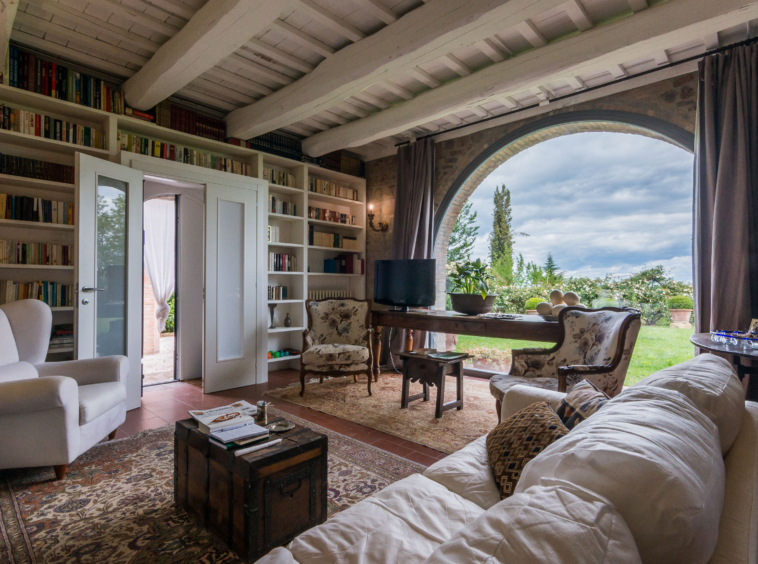 Farmhouse with pool in San Ginesio