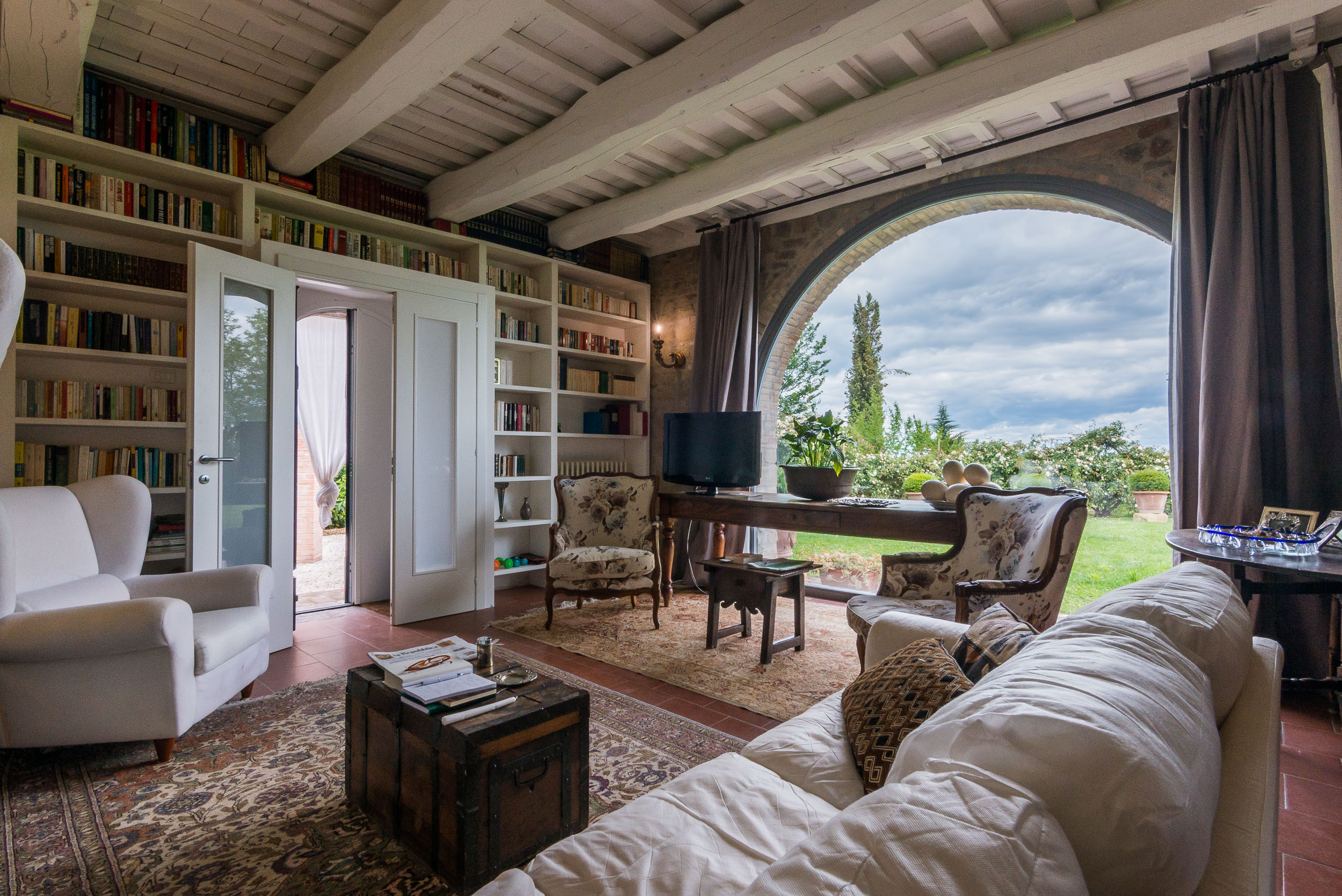 Farmhouse with pool in San Ginesio