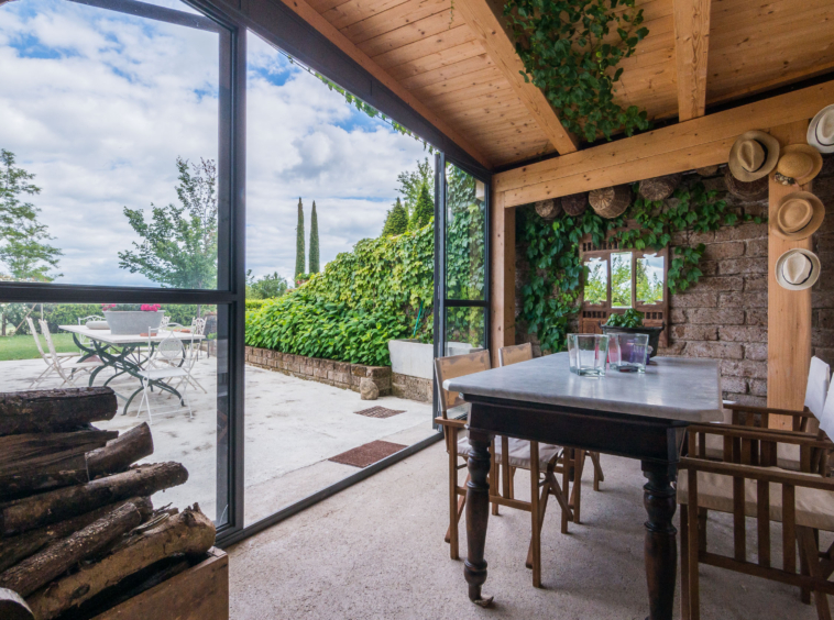 Farmhouse with pool in San Ginesio