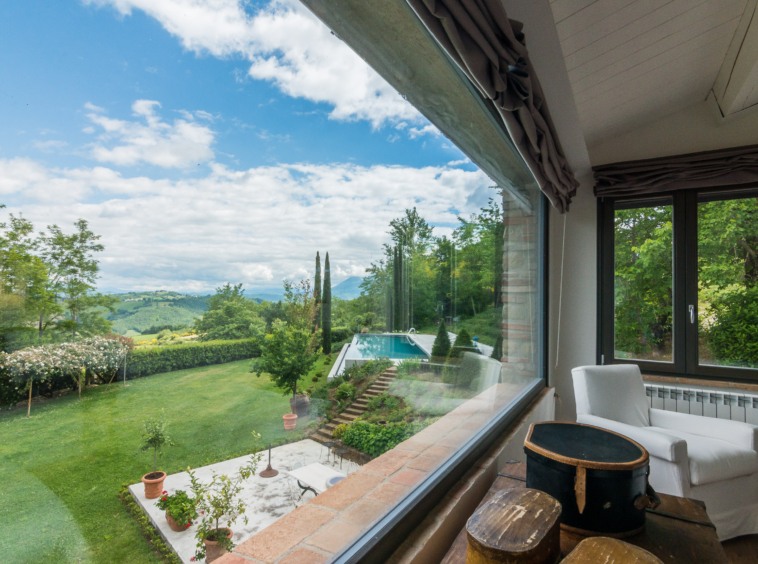 Farmhouse with pool in San Ginesio