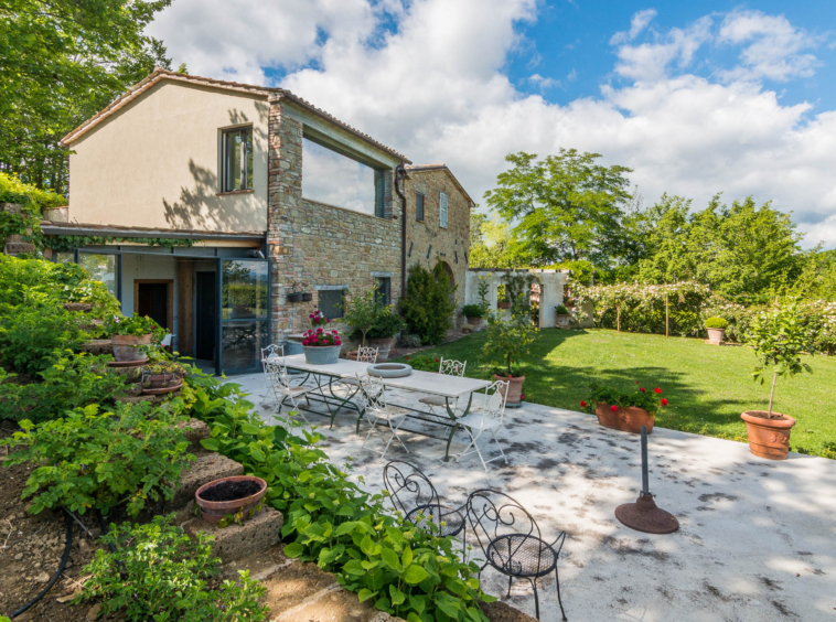 Farmhouse with pool in San Ginesio