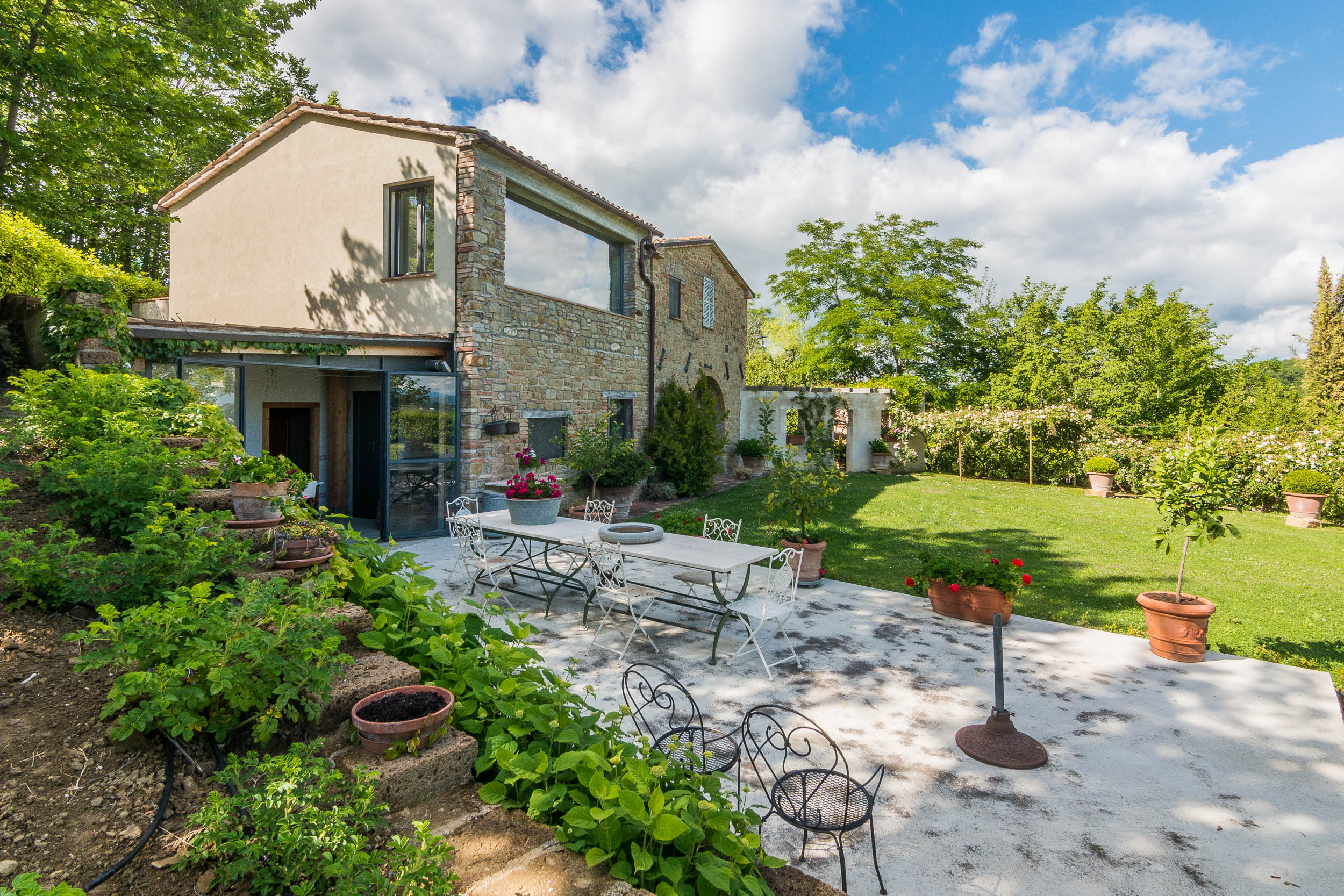 Farmhouse with pool in San Ginesio