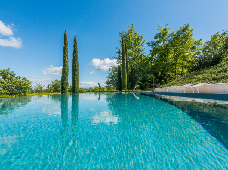 Farmhouse with pool in San Ginesio