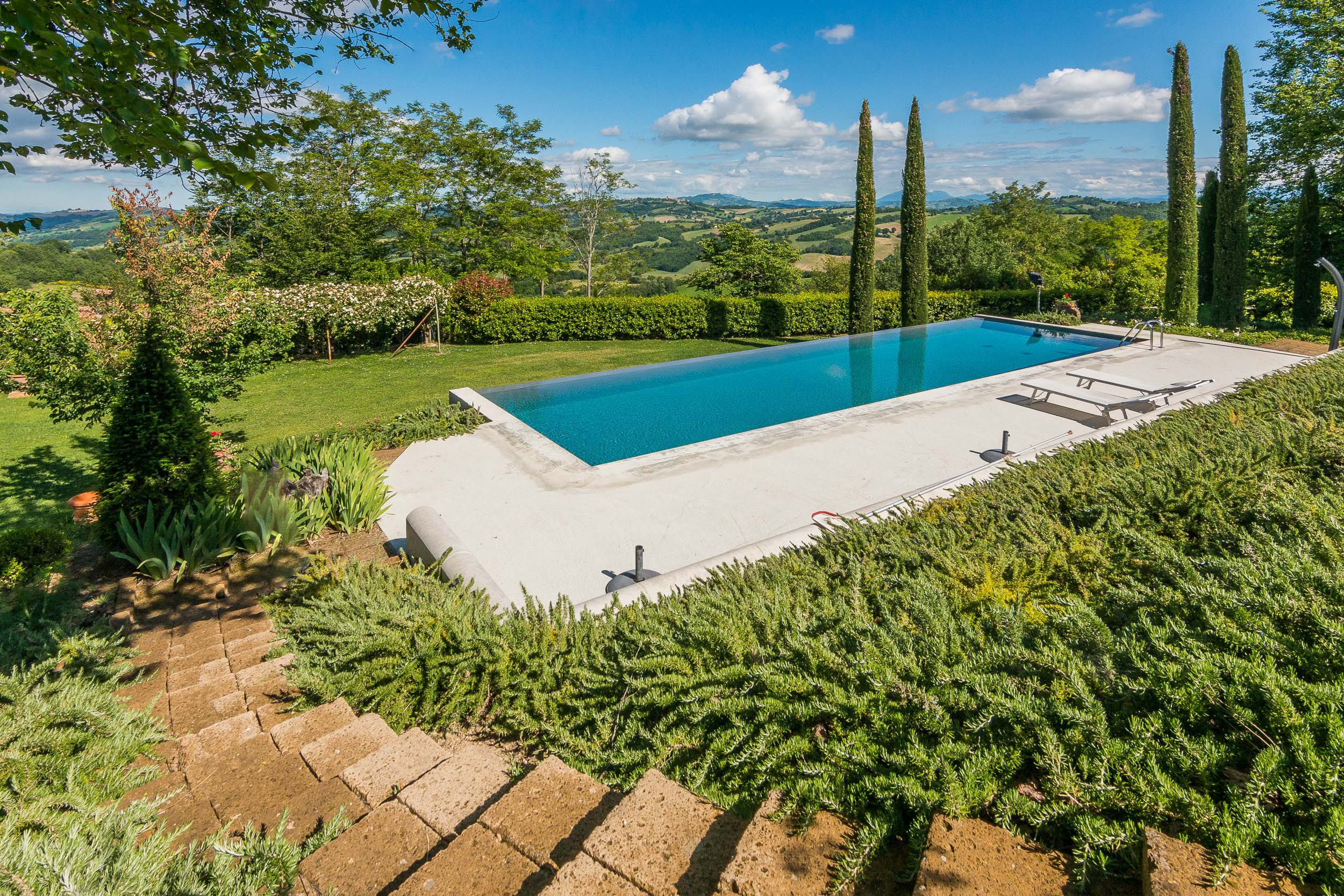 Farmhouse with pool in San Ginesio