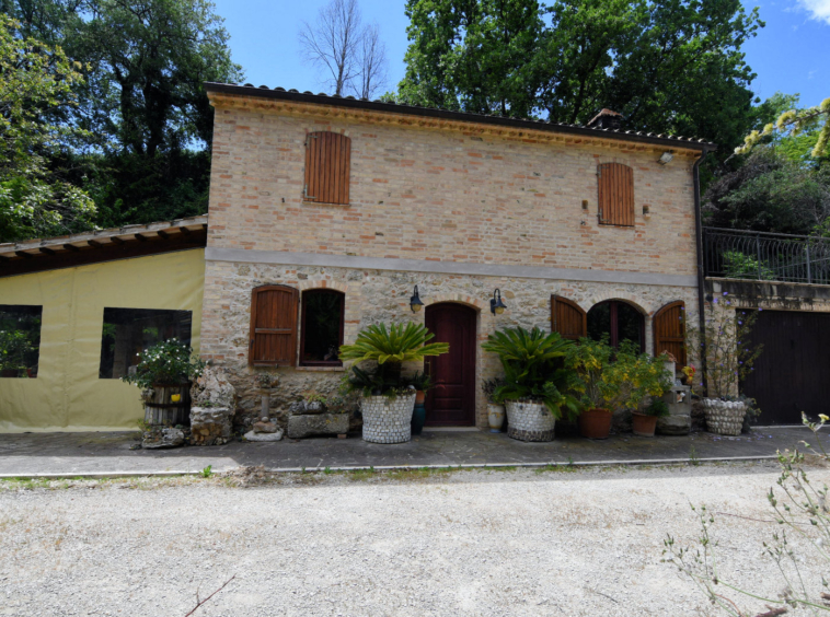 Country house in Massignano