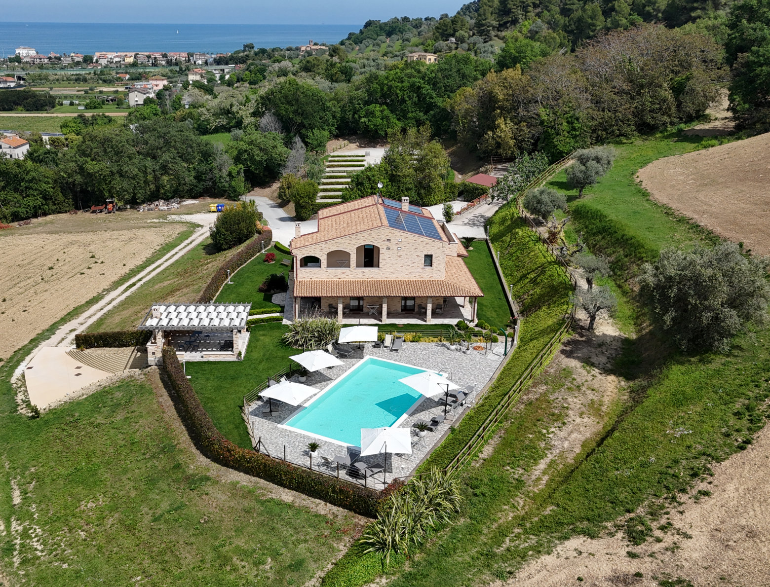 Agriturismo with sea view in Le Marche