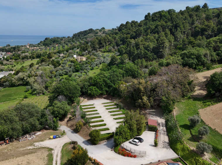 Agriturismo with sea view in Le Marche