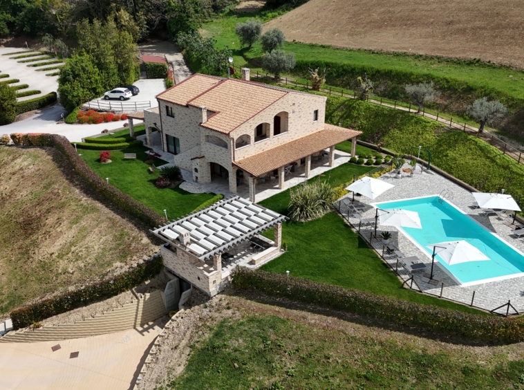 Agriturismo with sea view in Le Marche