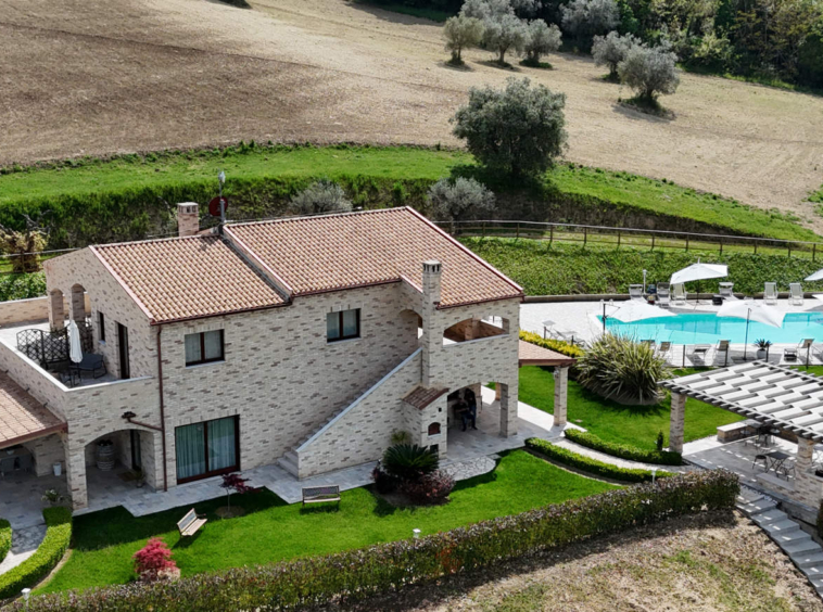 Agriturismo with sea view in Le Marche