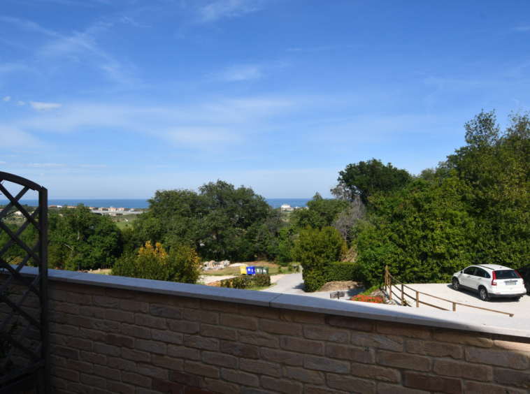 Agriturismo with sea view in Le Marche