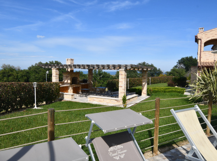 Agriturismo with sea view in Le Marche