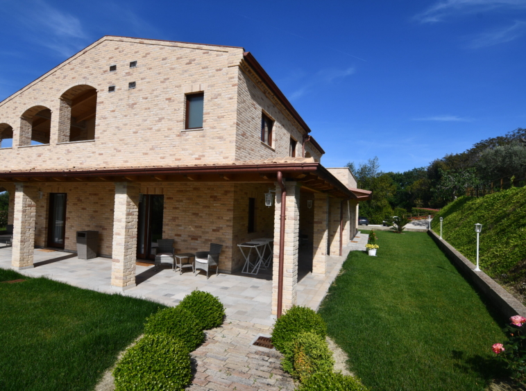 Agriturismo with sea view in Le Marche