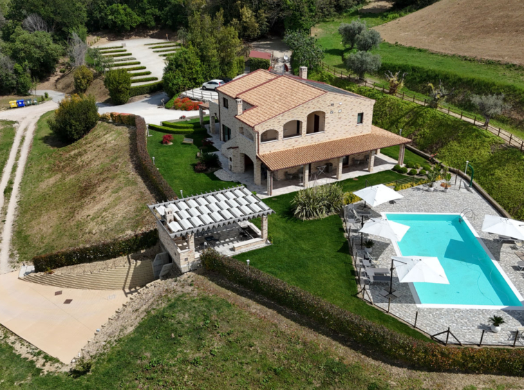 Agriturismo with sea view in Le Marche