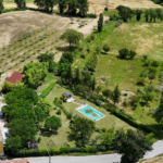 2 country houses with 4 Apartments and pool in San Ginesio