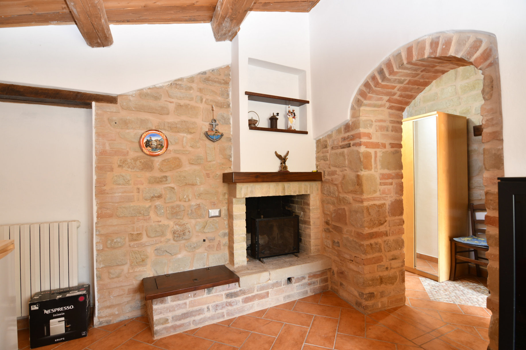 2 country houses with 4 Apartments and pool in San Ginesio