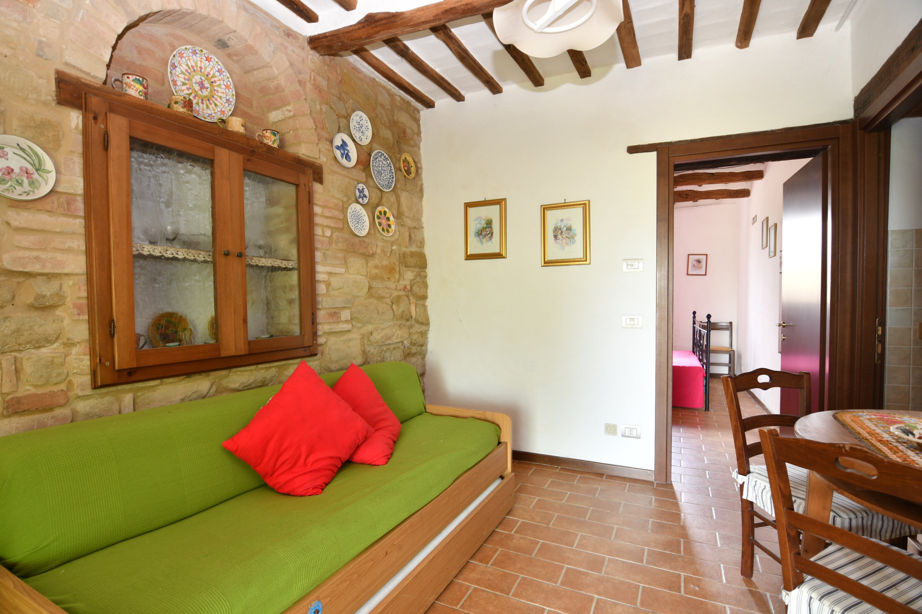 2 country houses with 4 Apartments and pool in San Ginesio