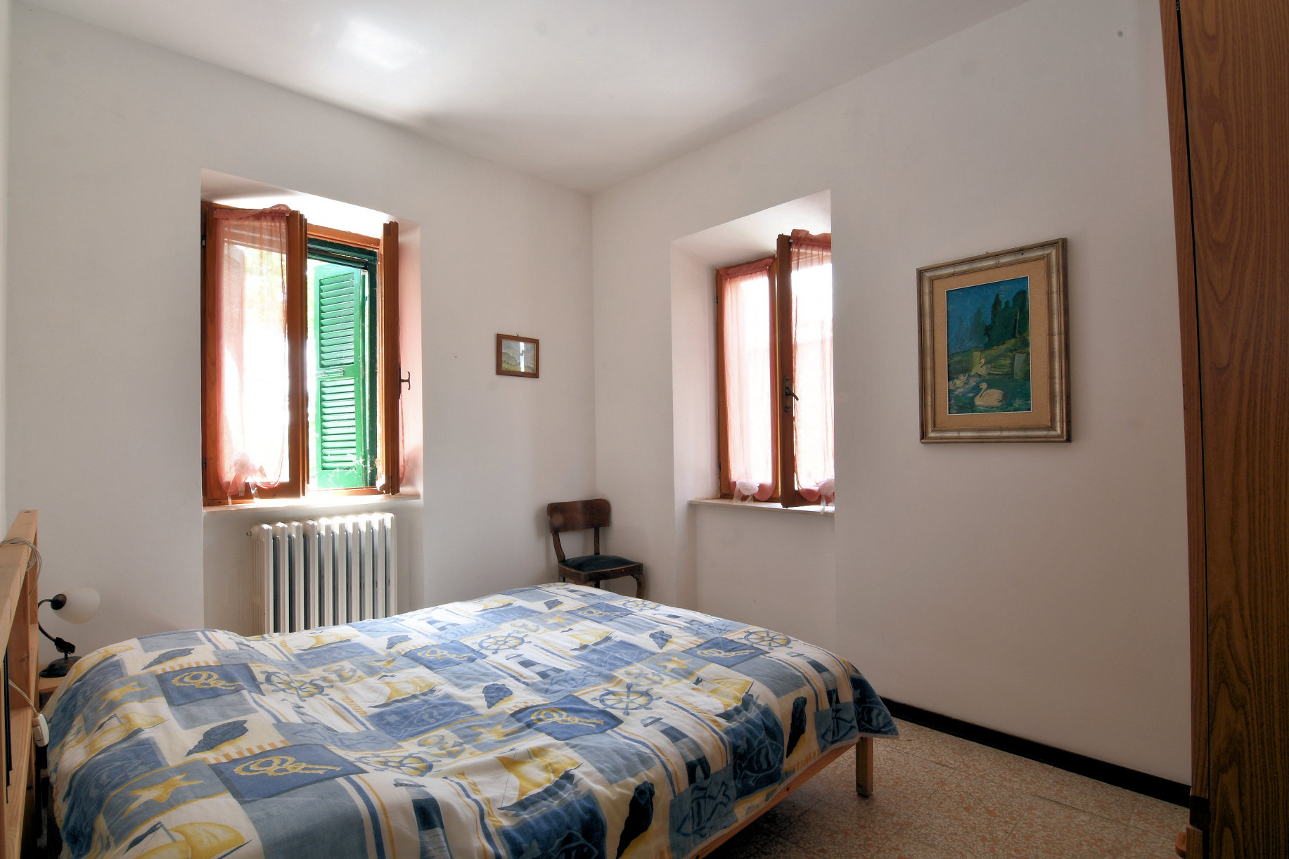 2 country houses with 4 Apartments and pool in San Ginesio