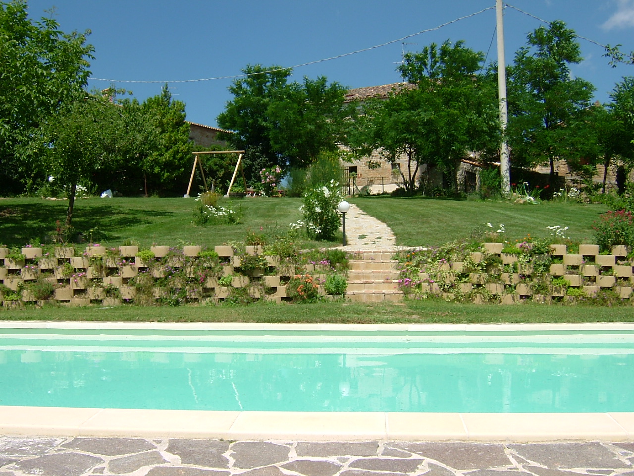 2 country houses with 4 Apartments and pool in San Ginesio