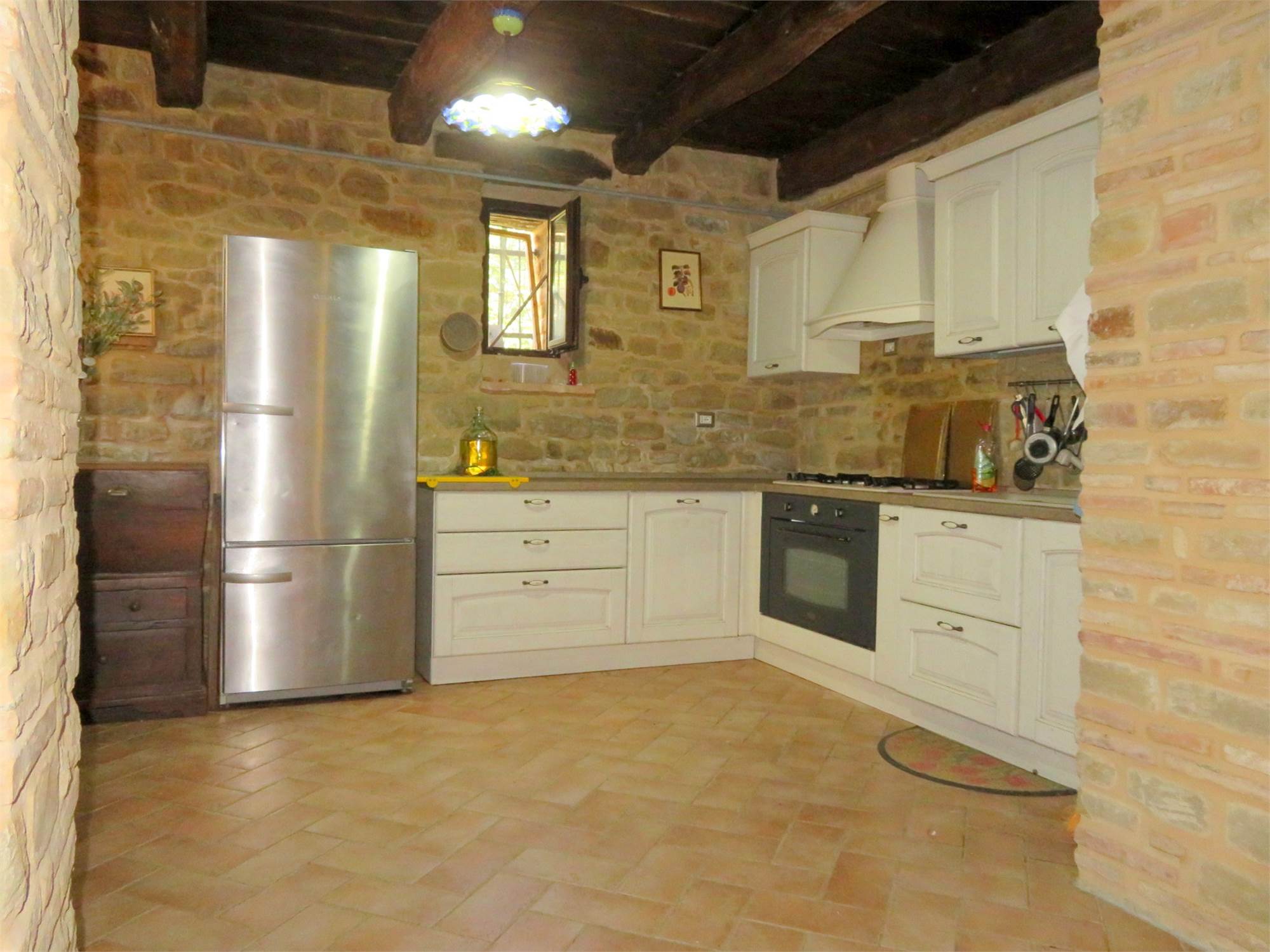 2 country houses with 4 Apartments and pool in San Ginesio