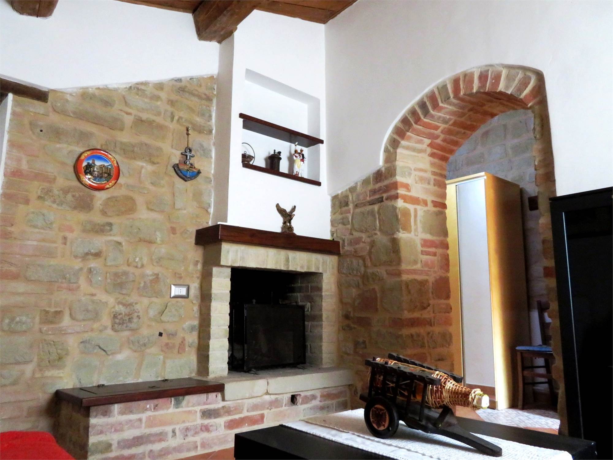 2 country houses with 4 Apartments and pool in San Ginesio