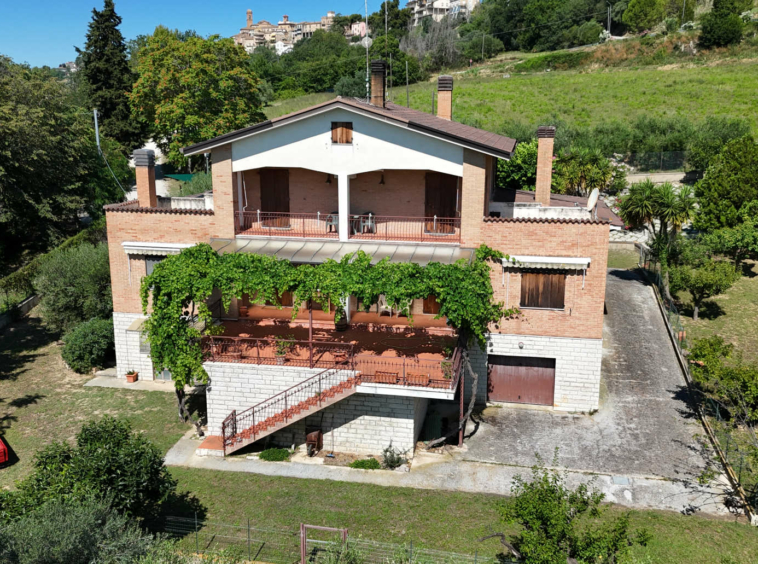 Villa with sea view in Le Marche