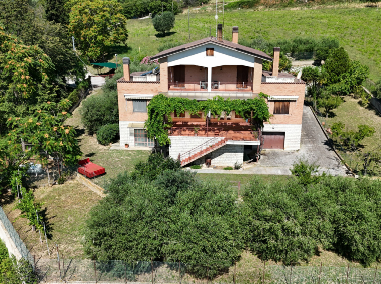 Villa with sea view in Le Marche