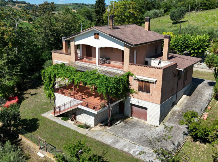 Villa with sea view in Le Marche