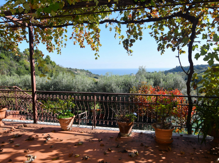 Villa with sea view in Le Marche