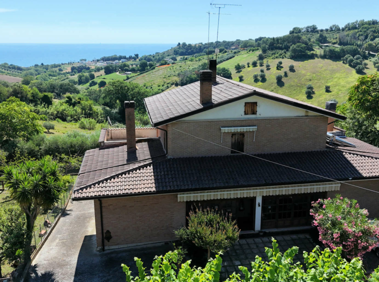 Villa with sea view in Le Marche