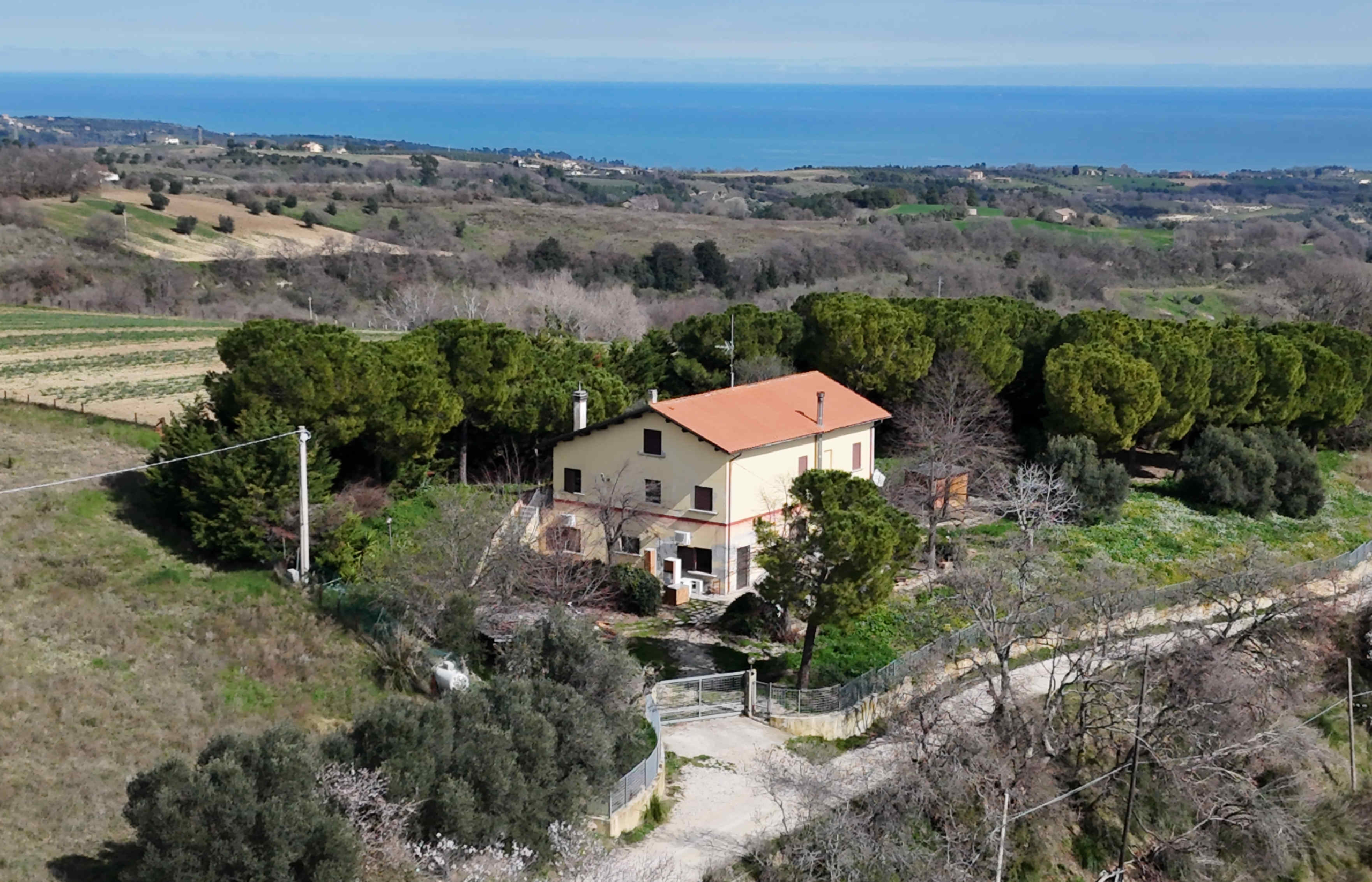 Country with sea view in Ripatransone